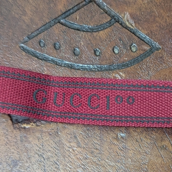 Gucci 73" Scarlet with Evergreen Logo Brand Ribbon - Picture 2 of 3
